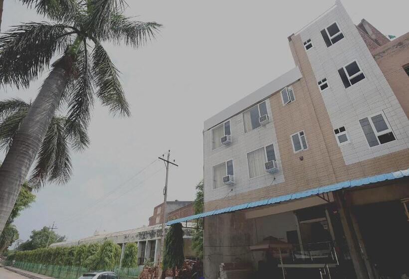 호텔 Collection O Gold Star