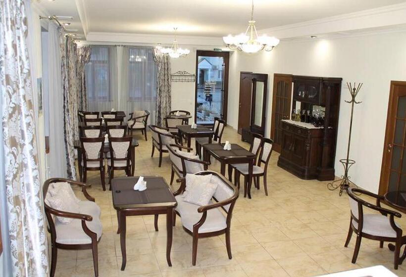 בית מלון כפרי арт готель династія