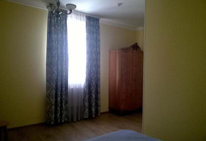 בית מלון כפרי арт готель династія