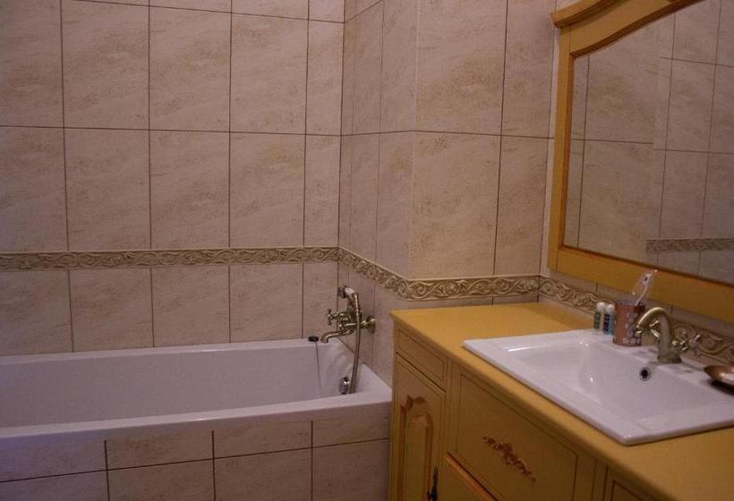 בית מלון כפרי арт готель династія