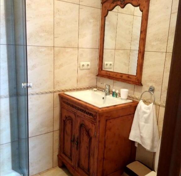 בית מלון כפרי арт готель династія