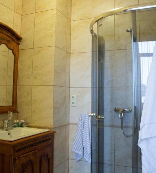 בית מלון כפרי арт готель династія