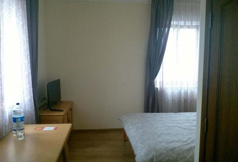 בית מלון כפרי арт готель династія