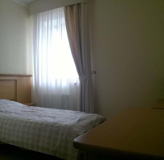 בית מלון כפרי арт готель династія