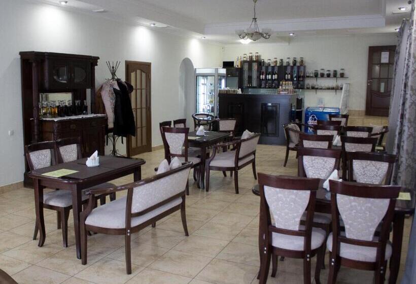 בית מלון כפרי арт готель династія