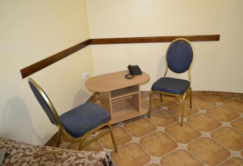 בית מלון כפרי Rava Ruska