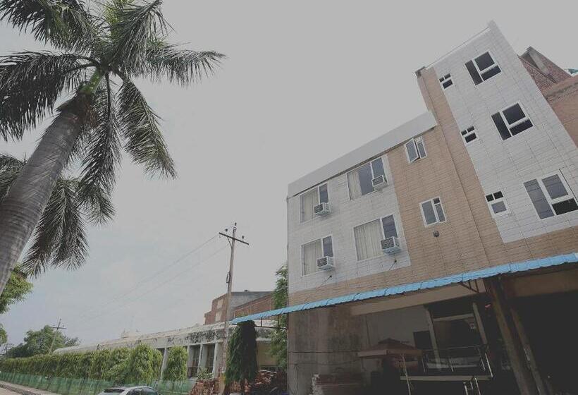 호텔 Collection O Gold Star