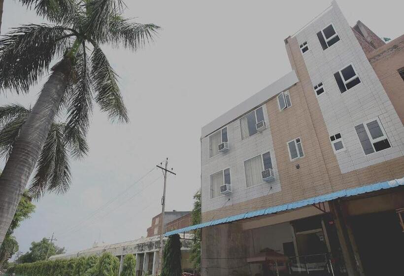 호텔 Collection O Gold Star