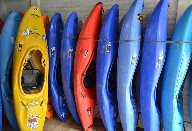 ホテル Hostal La Casa De Rodrigo