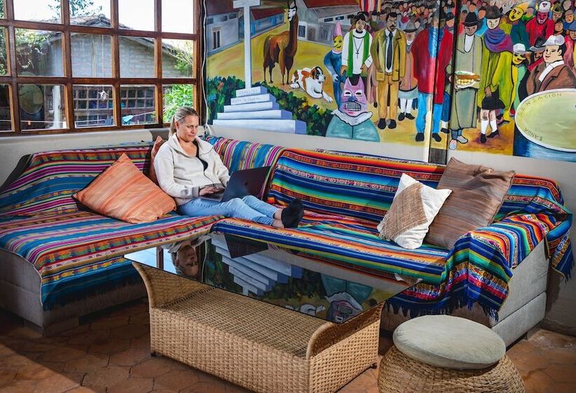 فندق Llullu Llama Mountain Lodge