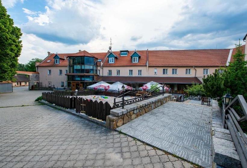 בית מלון כפרי Rustikal