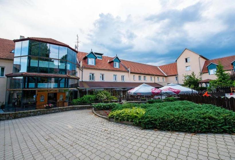 בית מלון כפרי Rustikal