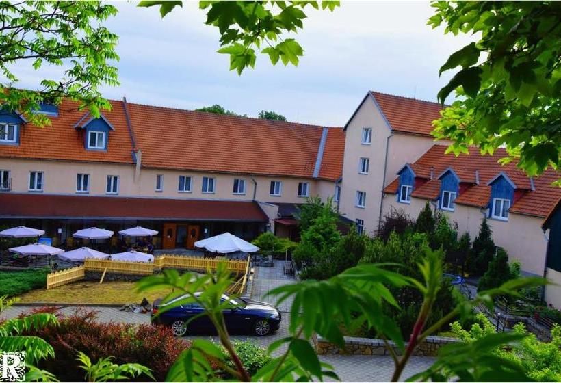 בית מלון כפרי Rustikal