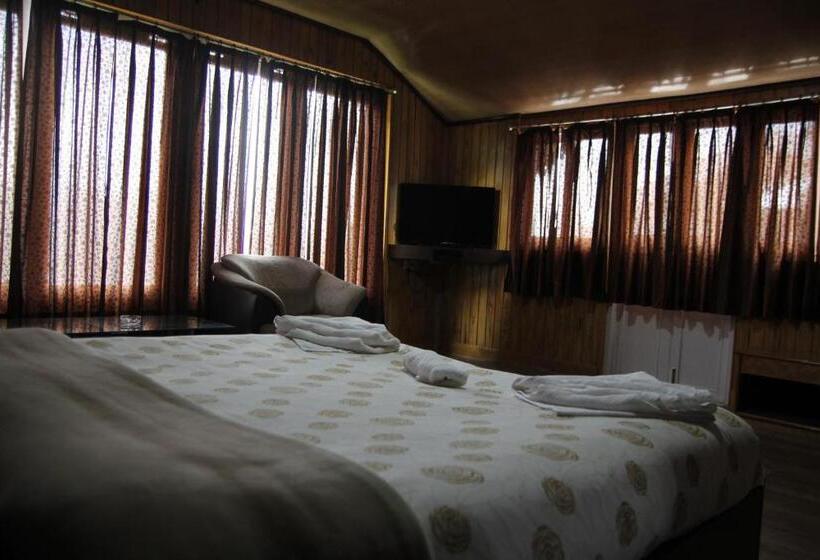 Отель Vamoose Mandarin Village Resort