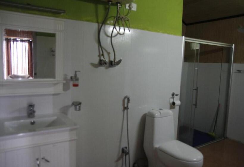 Отель Vamoose Mandarin Village Resort