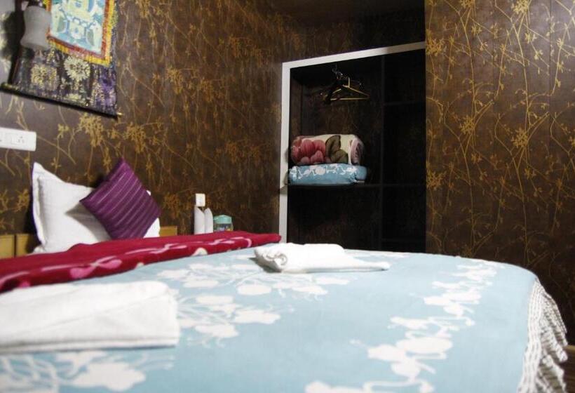 Отель Vamoose Mandarin Village Resort