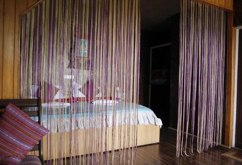 Отель Vamoose Mandarin Village Resort