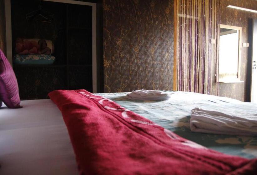 Отель Vamoose Mandarin Village Resort