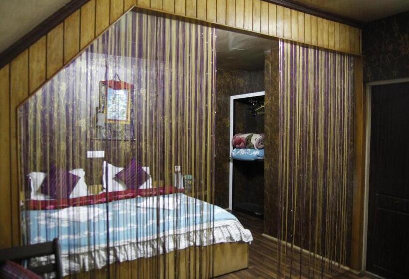 Отель Vamoose Mandarin Village Resort