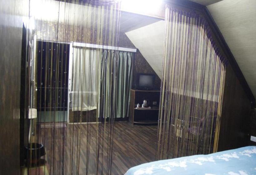 Отель Vamoose Mandarin Village Resort