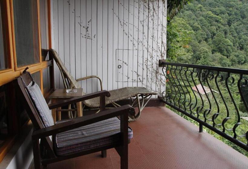 Отель Vamoose Mandarin Village Resort