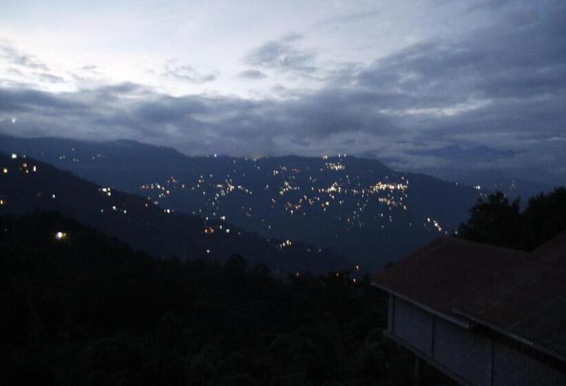 Отель Vamoose Mandarin Village Resort