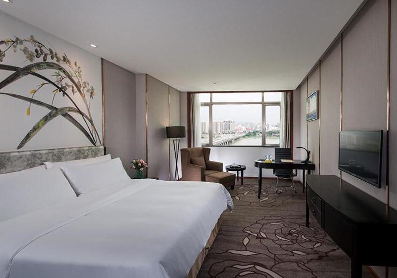 Vienna International Hotel Shantou Chenghai Waisha Bridge