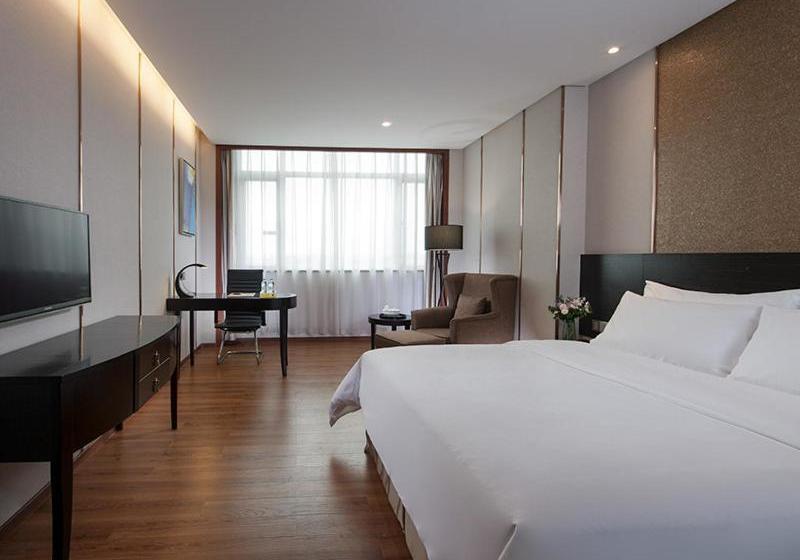 Vienna International Hotel Shantou Chenghai Waisha Bridge