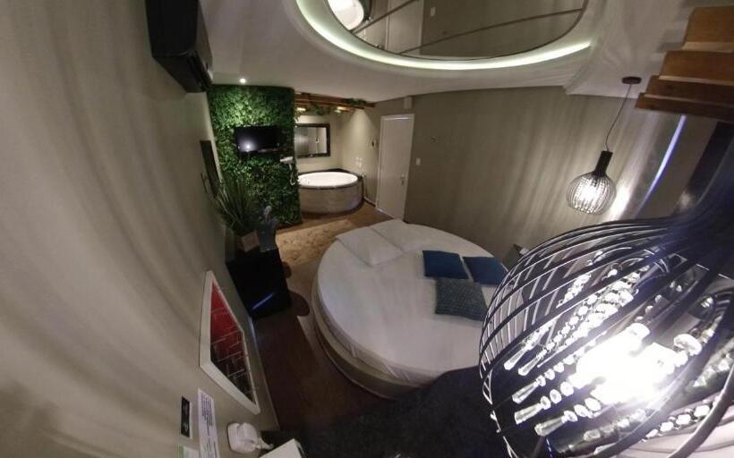 Motel Paradiso   Tapera