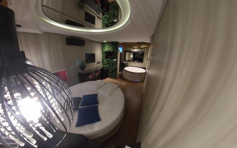 Motel Paradiso   Tapera