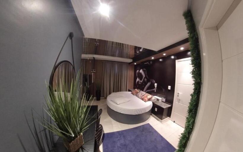 Motel Paradiso   Tapera