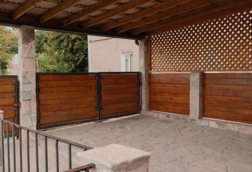 پانسیون будинок з видом на стару фортецю