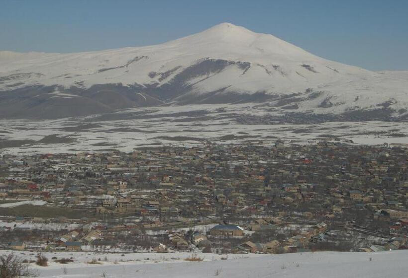 بنسيون Azhdahak B&b In Geghashen , Abovyan