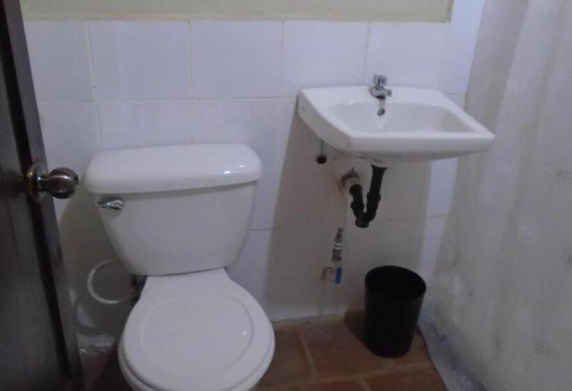 بنسيون Bosques Del Tibet