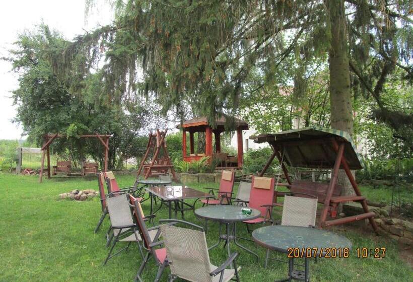 פנסיון Fara Choustníkovo Hradiště