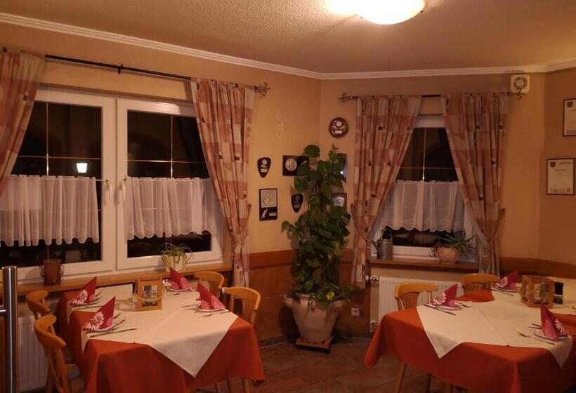 펜션 Gasthaus Zur Alten Dorfschmiede