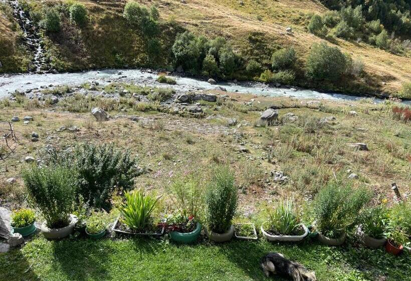 پانسیون Guesthouse Nashgobi