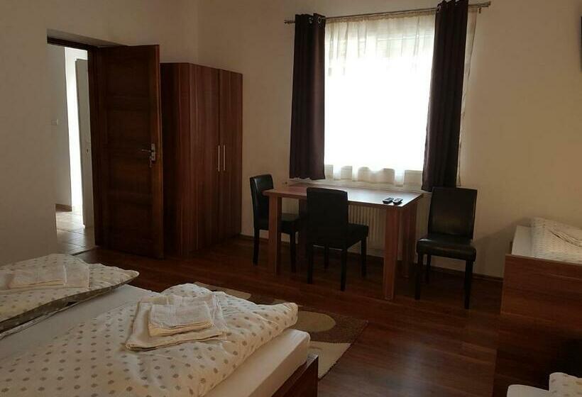 펜션 Hegyalja Vendégház