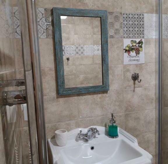 بنسيون čičina Tvrdonice Penzion, Restaurace, Vinný Sklep