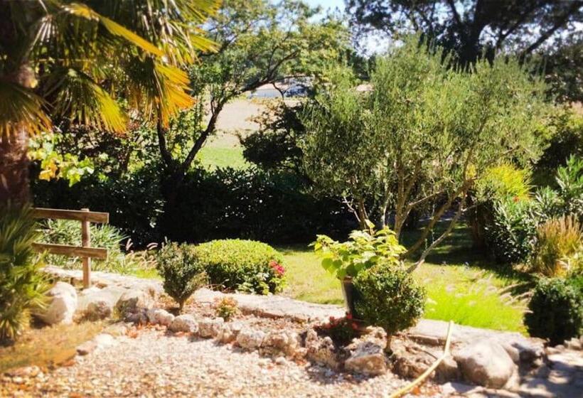 פנסיון La Bastide De Sauvetas