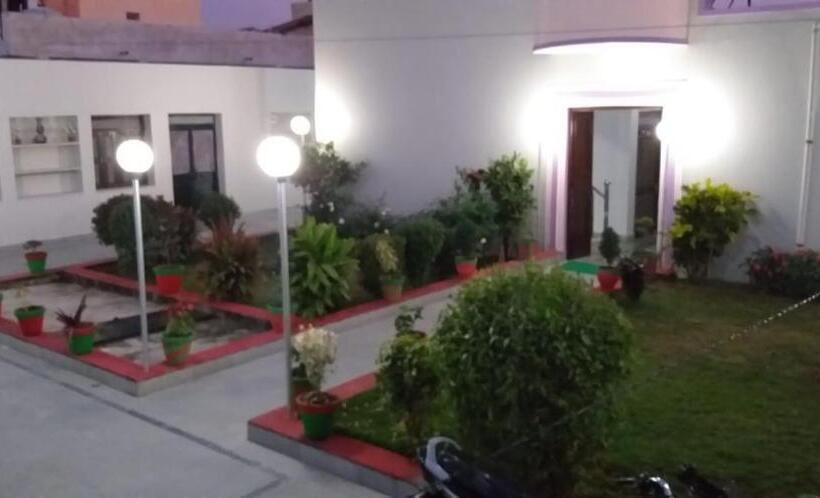 بنسيون Om Shanti Guest House