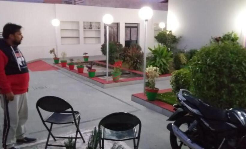 بنسيون Om Shanti Guest House