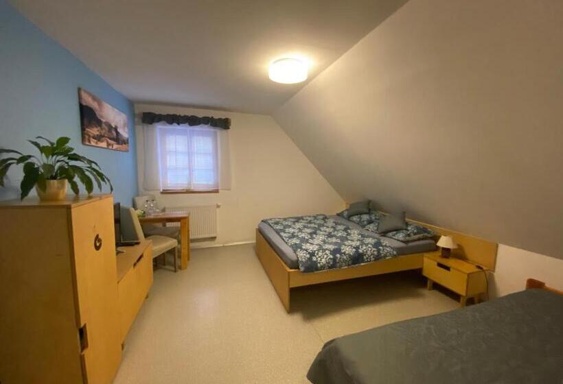 بنسيون Penzion A Restaurace Grunt