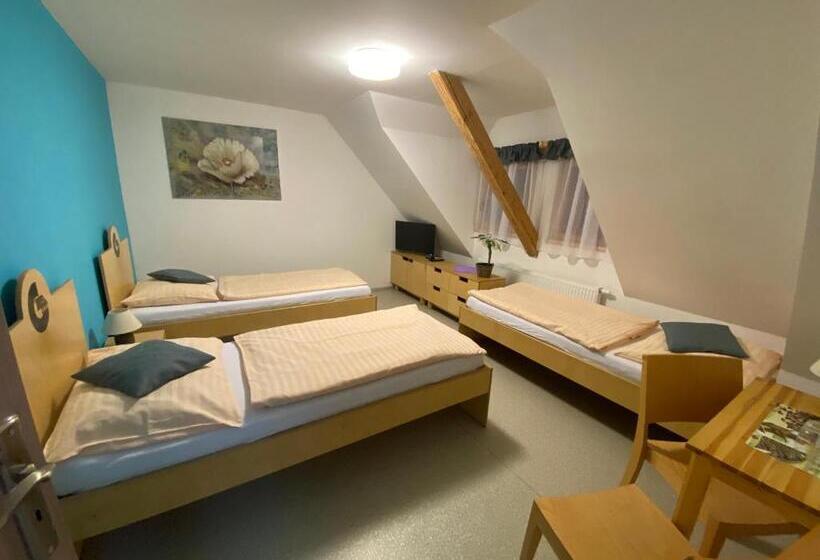 بنسيون Penzion A Restaurace Grunt