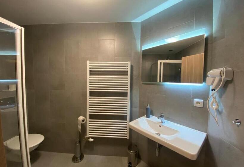 Пансион Penzion A Restaurace Grunt