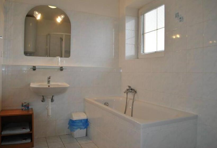 פנסיון Penzion Kosík Tvrdonice