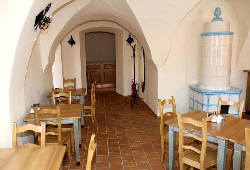 膳宿费 Zámek Libouň