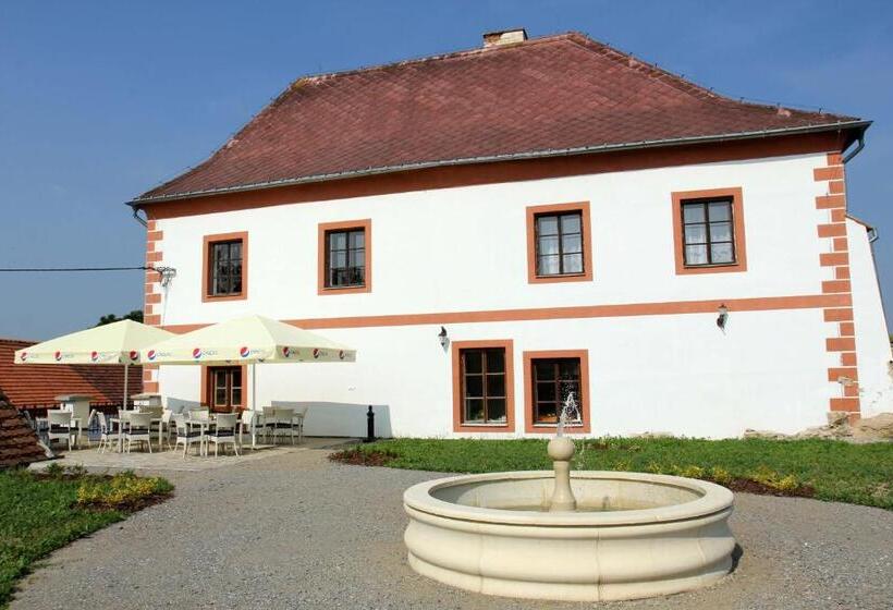 膳宿费 Zámek Libouň