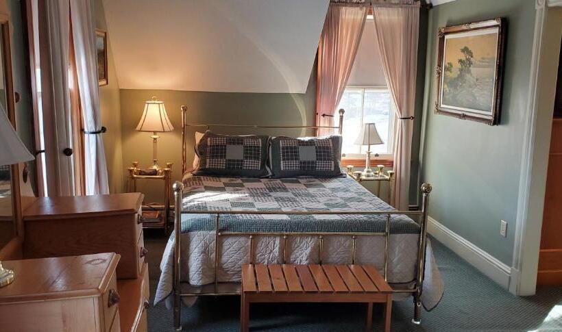 הוסטל Amherst Shore Country Inn