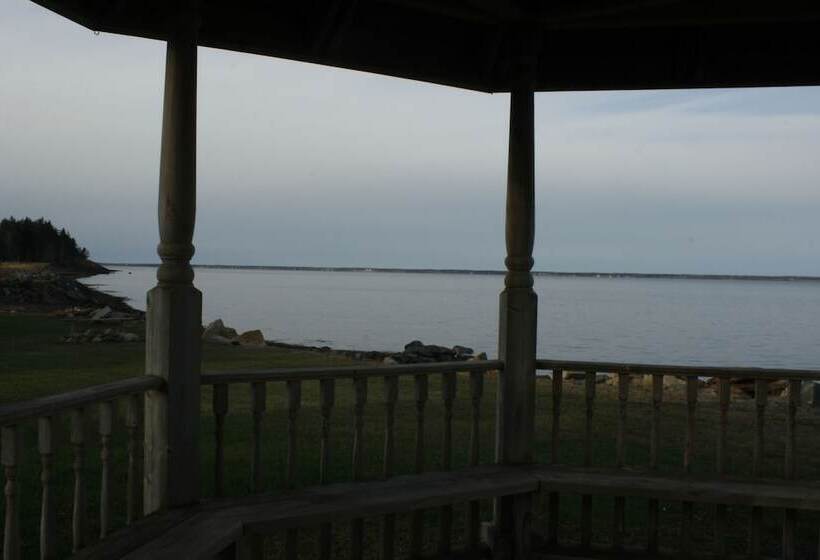 הוסטל Amherst Shore Country Inn